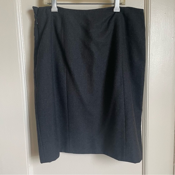 Jones New York Dark Gray Short Pencil Skirt with Side Slit - size 12 - Picture 2 of 6